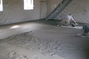 Gepleisterde cementdekvloer