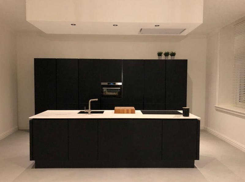 Design Woonbeton zwarte keuken