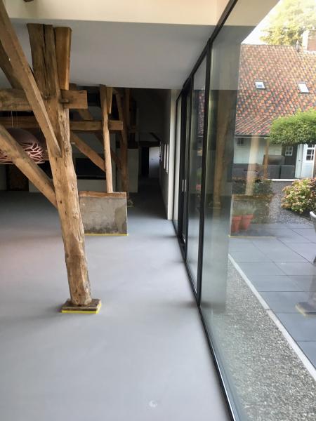 Industriële betonnen vloer
