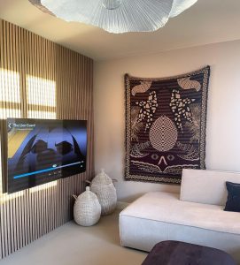 Bohemian Chic Modern Interieur met de natuurlijk Bio Cement Gietvloer met lichte terrazzo look