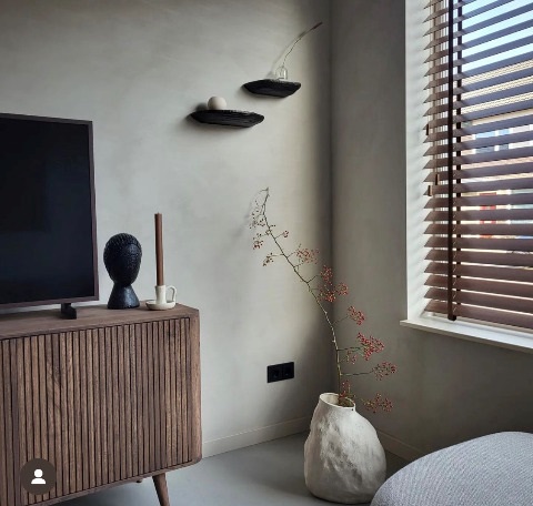 Betonstuc muren en woonbeton gietvloer in Japans Zen Design Interieur
