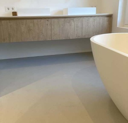 Scandinavische badkamer met woonbeton gietvloer