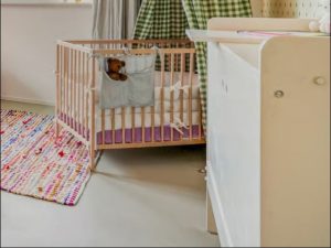 Zandkleur gietvloer kinderkamer
