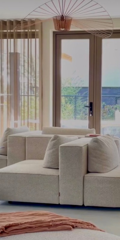 Japandi stijl gietvloer zandkleur | Berkers Vloeren