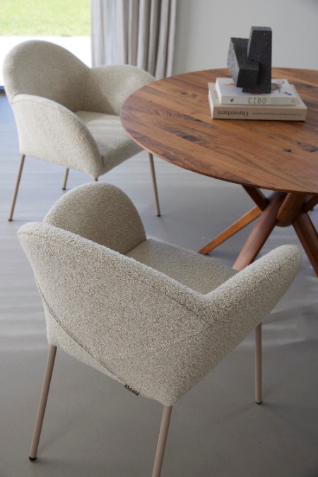 Lavasteen Gietvloer Design Meubelen Label Van Den Berg Lavasteen gietvloer met design meubelen Label van den Berg | Berkers Vloeren