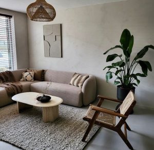 Woonkamer Japandi stijl met ton-sur-ton Lavasteen gietvloer