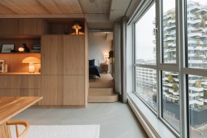 Minerale gietvloer in modern industrieel keuken | Berkers Vloeren