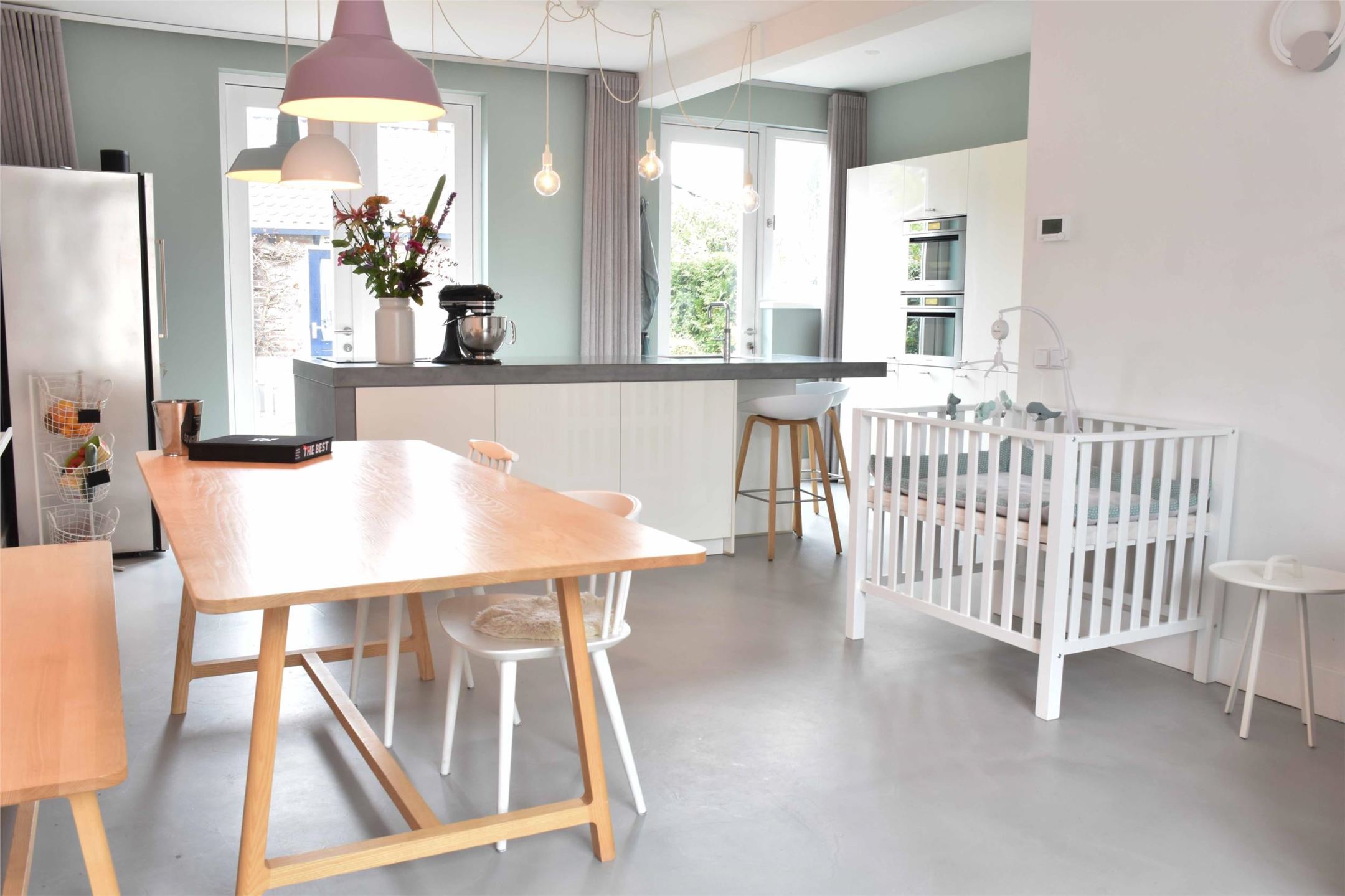 Venetiaans Woonbeton met wolkig effect in woonkamer en leefkeuken