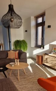 Lavasteen gietvloer PREMIUM in zandkleur binnen de collectie van Berkers Vloeren