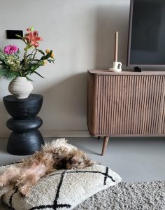 Wabi Sabi interieur met natuurlijke minerale gietvloer