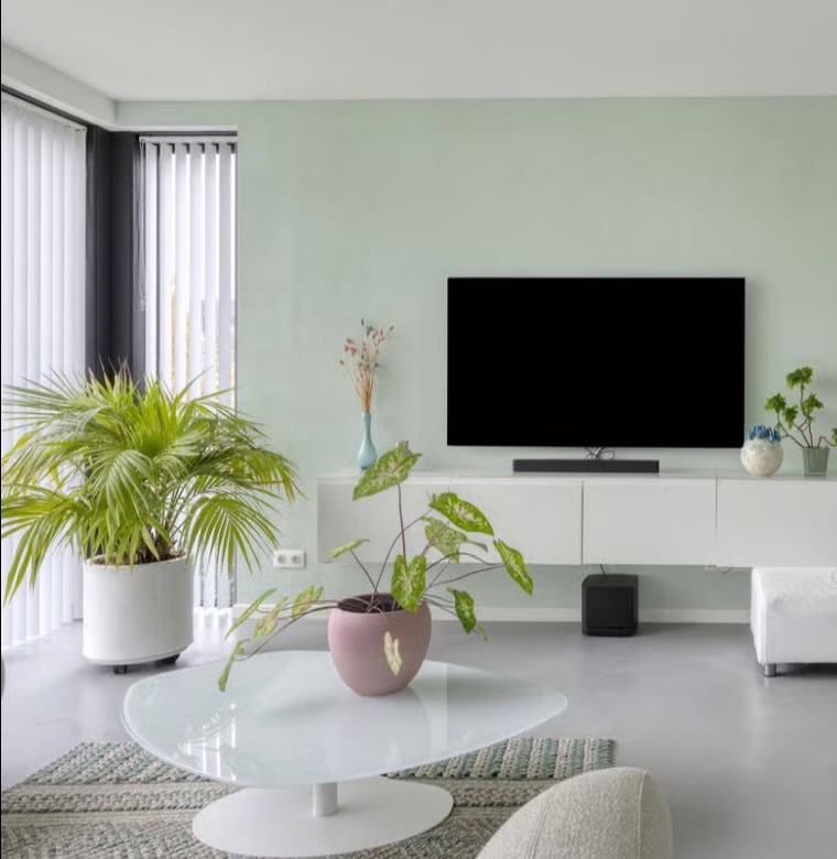 Grijze gietvloer in moderne woonkamer | Berkers Vloeren
