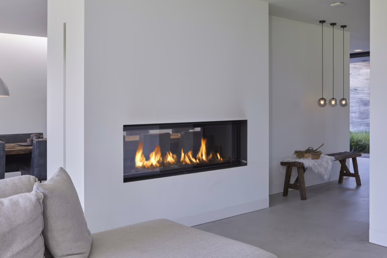 Dubbelzijdige open haard boven design woonbeton Breda