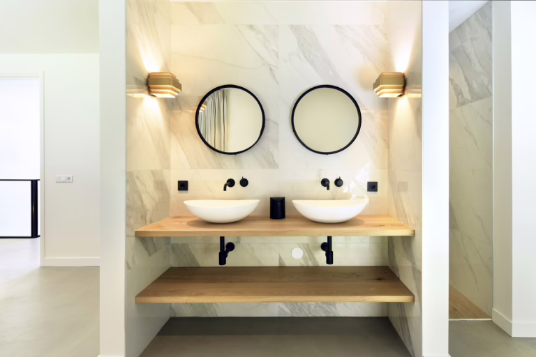 Dubbele wastafel boven design woonbeton Schijf in de master badkamer