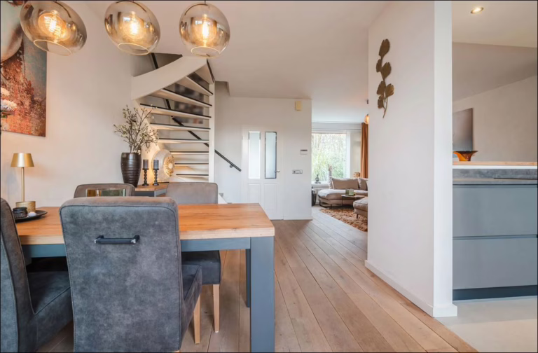 Lavasteen Premium Sira — fijne lava-structuur in keukenaanbouw Son en Breugel